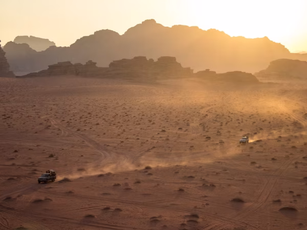 Wadi Rum: Full-Day Jeep Tour with Overnight Stay