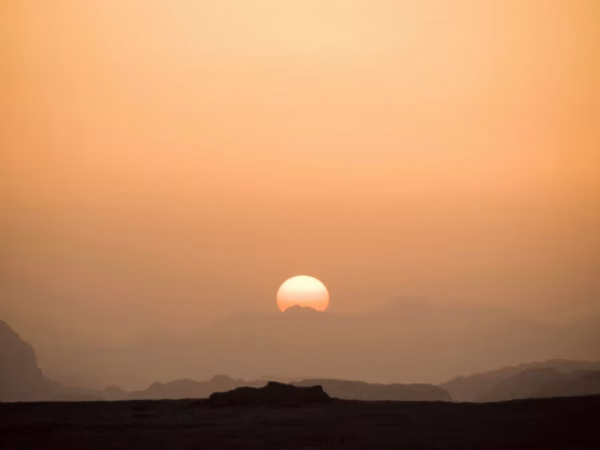 Wadi Rum: 2 Hour Jeep Tour with Overnight Stay